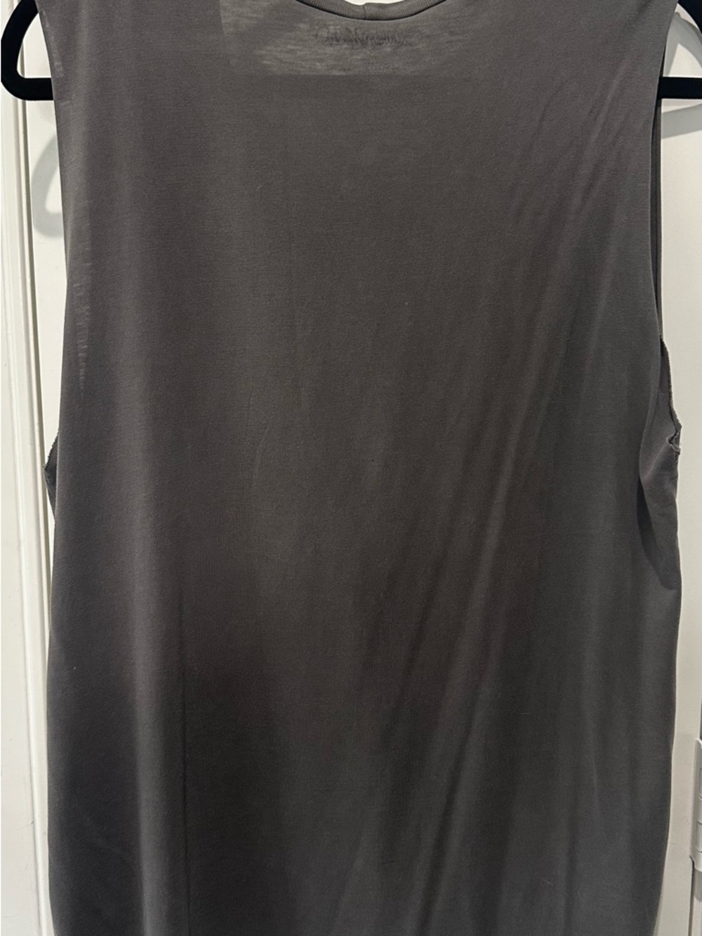 Lauren Moshi Charcoal Tank with Pink Lip Graphic - Picture 2 of 4